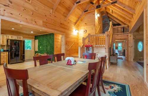 Fairview Villa | Rooster Nest! New Spacious Cabin