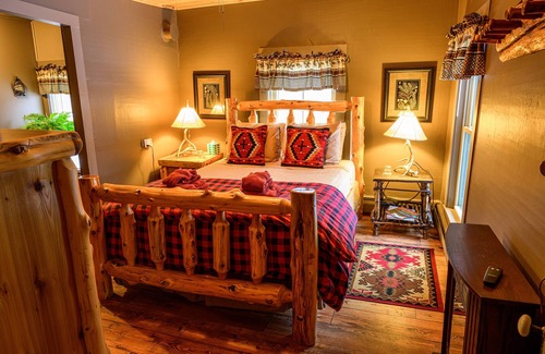 Keene Valley House | RoosterComb Inn