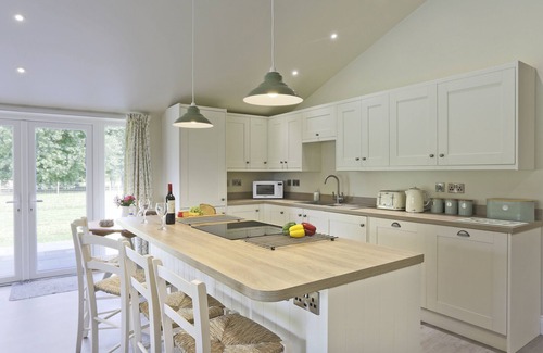 Beccles House | Roosters Rest - Ten Bedroom House, Sleeps 20