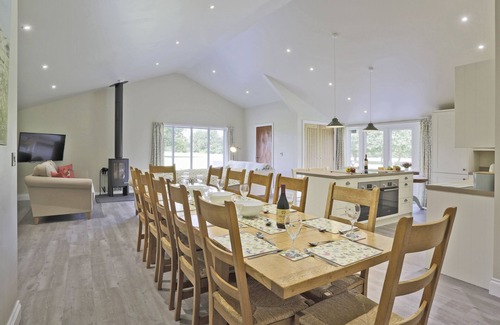 Beccles House | Roosters Rest - Ten Bedroom House, Sleeps 20
