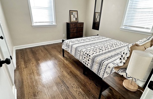 Hollins House | Roost’n Roanoke: pet friendly, fenced yard, 5-min to airport