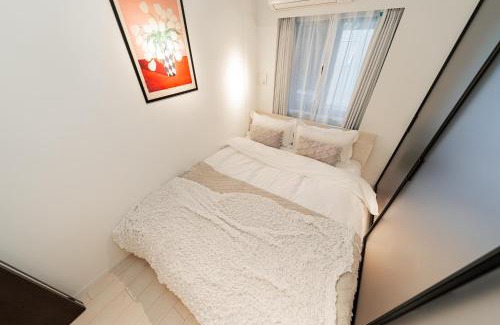 Nishiazabu Apartment | Roppongi 2 bedrooms 3 beds Large living room