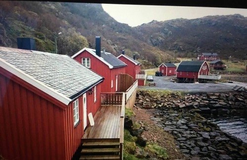 Straumsjoen Cabin | Rorbu 3-Bed Fishermans Cabin in Straumsjoen