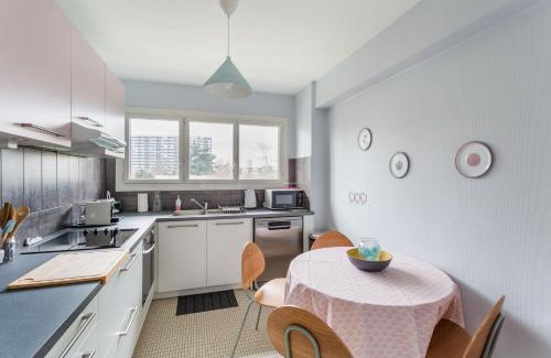 Bourg-l'Eveque Apartment | ROSA, Confortable 2 chambres avec parking dans le centre