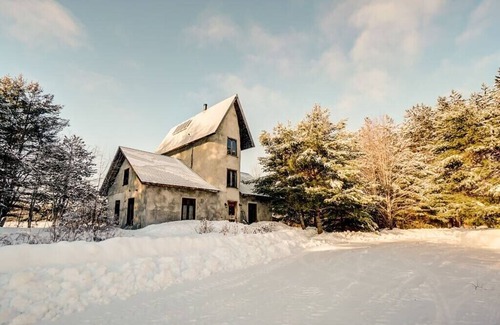 Kazabazua Villa | Rosa - Strawbale villa on private beach