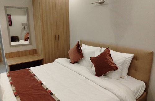 Sector 31 House | ROSASTAYS Gurugram Sec 31