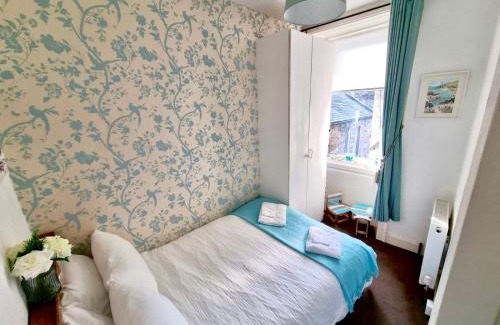 Ayr Apartment | Rose Apartment 2-Bed Apt Sleeps 4 Town Centre Ayr