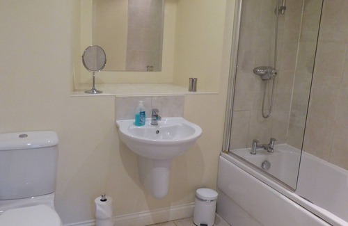 Arden Cottage | Rose Cottage (Auchendennan) - sleeps 4 guests in 2 bedrooms