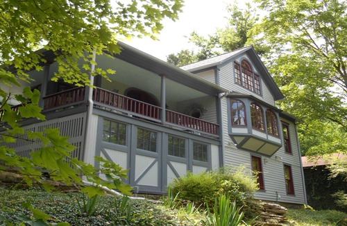 Eureka Springs Historic District Cottage | Rose Cottage - Featured in Country Living and Cottage Style Magazine