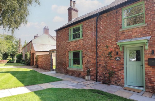 Langham Cottage | ROSE COTTAGE, pet friendly, with open fire in Oakham