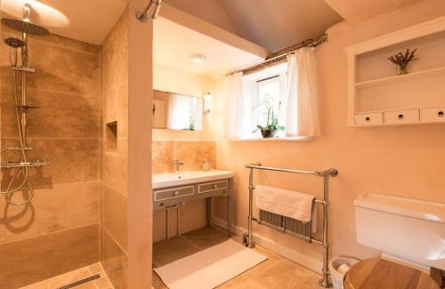 Sudbury House | Rose Cottage rural cosiness with footpaths to the local Macro Brewery Pub