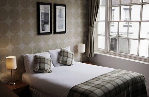 Warwick Town Centre Hotel | Rose & Crown