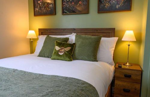 Staple Hill Hotel | Rose - Delightful Stables Conversion By StayStaycations