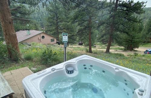 Estes Park House | Rose Den - Romantic Mountain Cabin with Views!