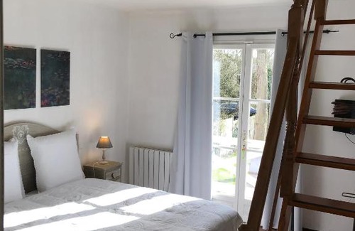 Giverny Bed & Breakfast | Rose Garden Mezzanine