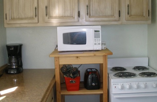 Montrose Cottage | Rose Haven Cottage is a small comfortable home. In the heart of Montrose.
