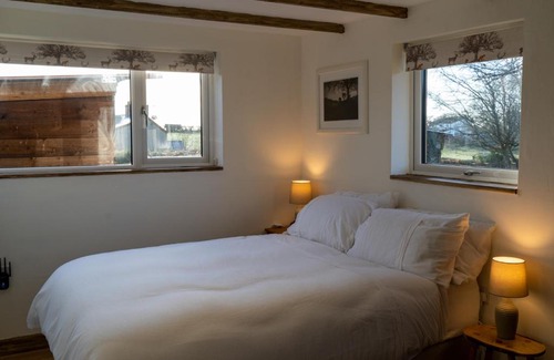 Lydney Ski Chalet | Rose Hideaway - Forest of Dean Cosy Cabin Retreat