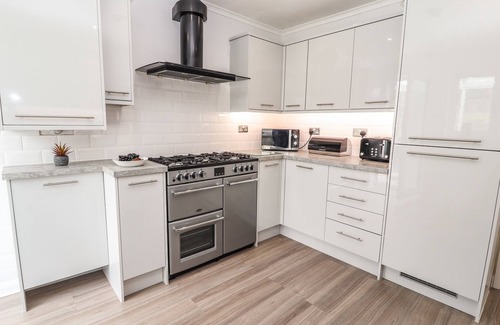 Treffynnon Cottage | ROSE HILL, pet friendly, with a garden in Holywell