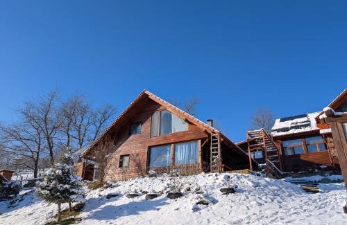 Valea Tirnei Bed & Breakfast | Rose Hip Hill Farm
