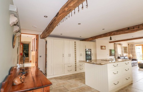 Chorley Cottage | ROSE HIPS BARN, pet friendly, with a garden in Wheelton