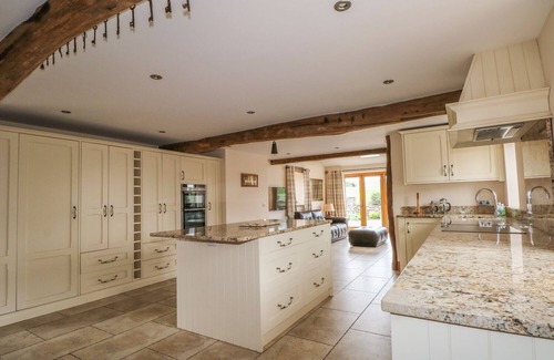 Chorley Cottage | ROSE HIPS BARN, pet friendly, with a garden in Wheelton