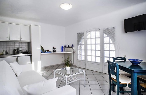 Agios Stefanos House | Rose Studio 3 with shared pool and sea view