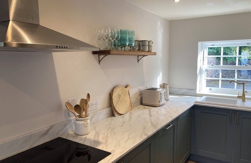 Alexandria Cottage | Rosebank cottage with hot tub and log burner in Loch Lomond National Park
