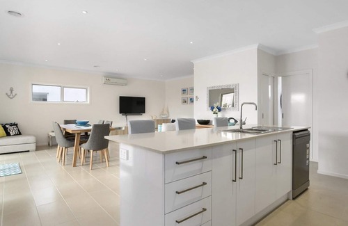 Capel Sound House | Rosebay Walk To The Foreshore