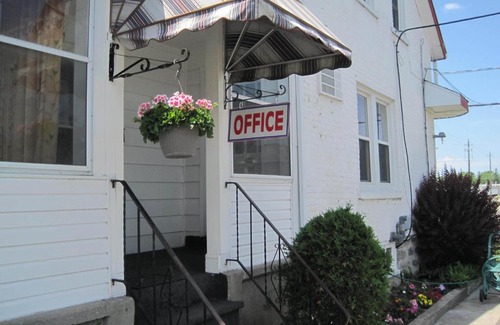Stratford Hotel | Rosecourt Motel