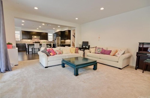 Azusa House | Rosedale Azusa