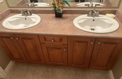 Coquitlam House | Rosehouse 2Bedrooms sleep 4 2nd floor private bathroom