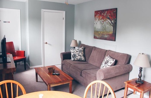 Wolfville Hotel | Roselawn Lodging