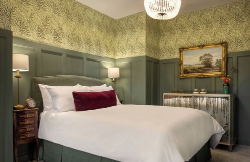 Esquimalt Hotel | Rosemead House
