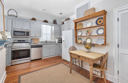 Saint Simons Island House | Roseneath Cottage - Steps to the Beach 3 bed/3 bath