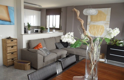 Santa Margarida Apartment | ROSES, FRONTLINE, perfect for families POOL + WIFI + PARKING + TV
