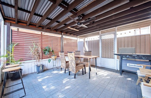 Dubbo House | Rosewood Cottage - Stroll to Central, Cosy Escape