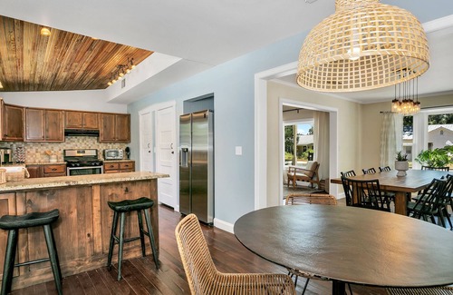 Fredericksburg House | Rosewood Haus |Fun & Cute 4/3 | Full Kitchen | Heated Pool & Hot Tub | Fire-pit + more