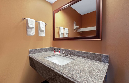 Roseburg Hotel | Rosewood Inn and Suites