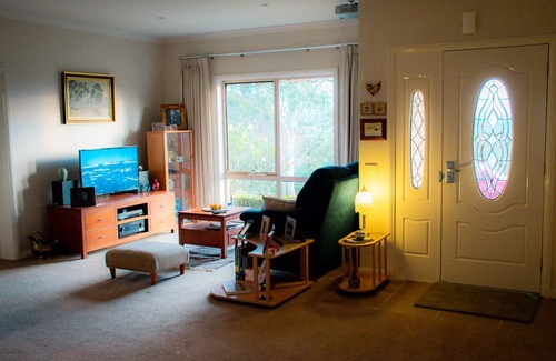 Yarragon Bed & Breakfast | Rosewood Park Guest Suite -The perfect country getaway for couples or friends.