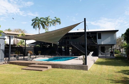 Leanyer House | Rosewood Rustic Refuge: Pool ~ Outdoor Dining ~ Backyard