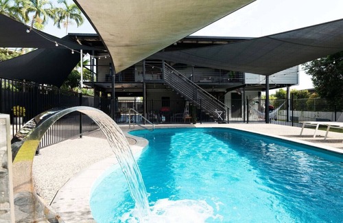 Leanyer House | Rosewood Rustic Refuge: Pool ~ Outdoor Dining ~ Backyard