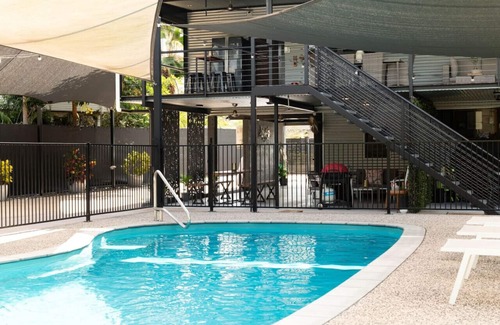 Leanyer House | Rosewood Rustic Refuge: Pool ~ Outdoor Dining ~ Backyard