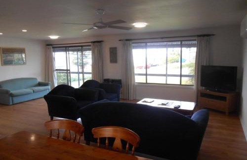 Para Wurlie House | Roshy's Retreat - Point Turton