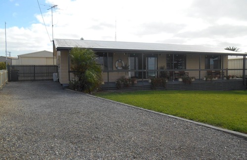 Para Wurlie House | Roshy's Retreat ~ sea views off deck - Off Peak Special!