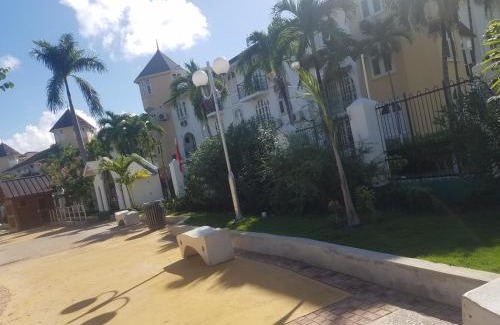 Ocho Rios Hotel | ROSI Ocean Sand Hotel Apt (@Sandcastles)