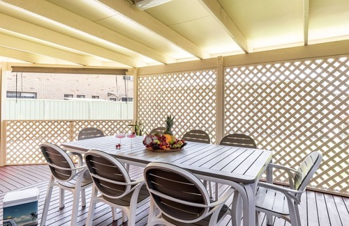 Yamba House | Rosie's Cottage | In Town and Pet Friendly
