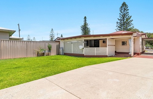 Yamba House | Rosie's Cottage | In Town and Pet Friendly