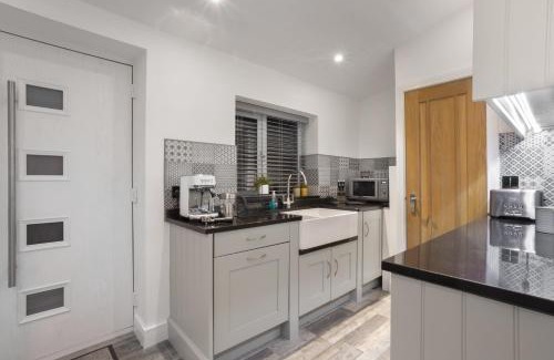 Nelson House | Rosie's Escape with Hot Tub
