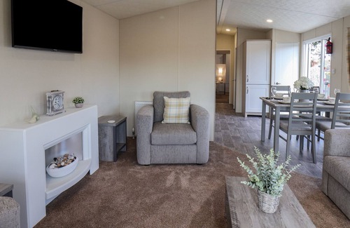 Bridlington Cabin | ROSIE'S RETREAT, pet friendly, with a garden in Bridlington