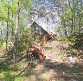 Hedgesville Ski Chalet | Rosies Creekside Retreat - 3 BR Escape!